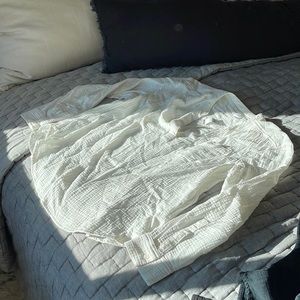 Gap textured gauze white pullover shirt-NWT